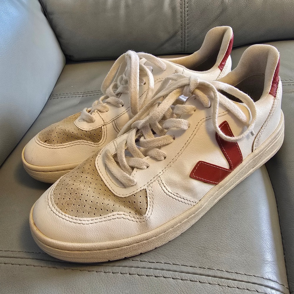 Veja V-10 Sneakers White‎ Red Tan Suede Perforated Toe Leather Low Top US 9